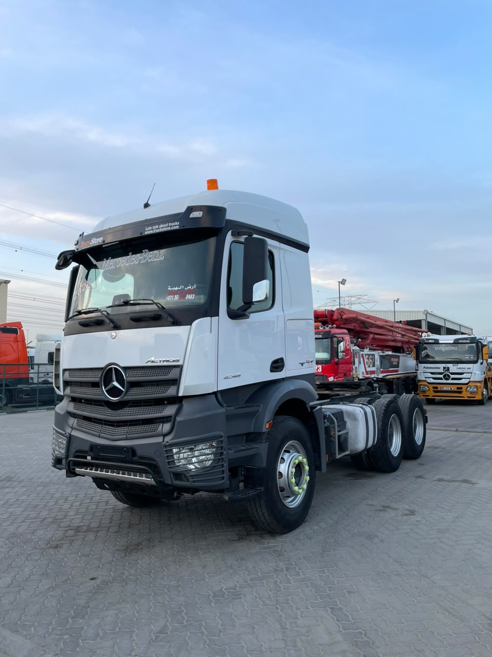 White Mercedes-Benz Actros 4045 tractor head