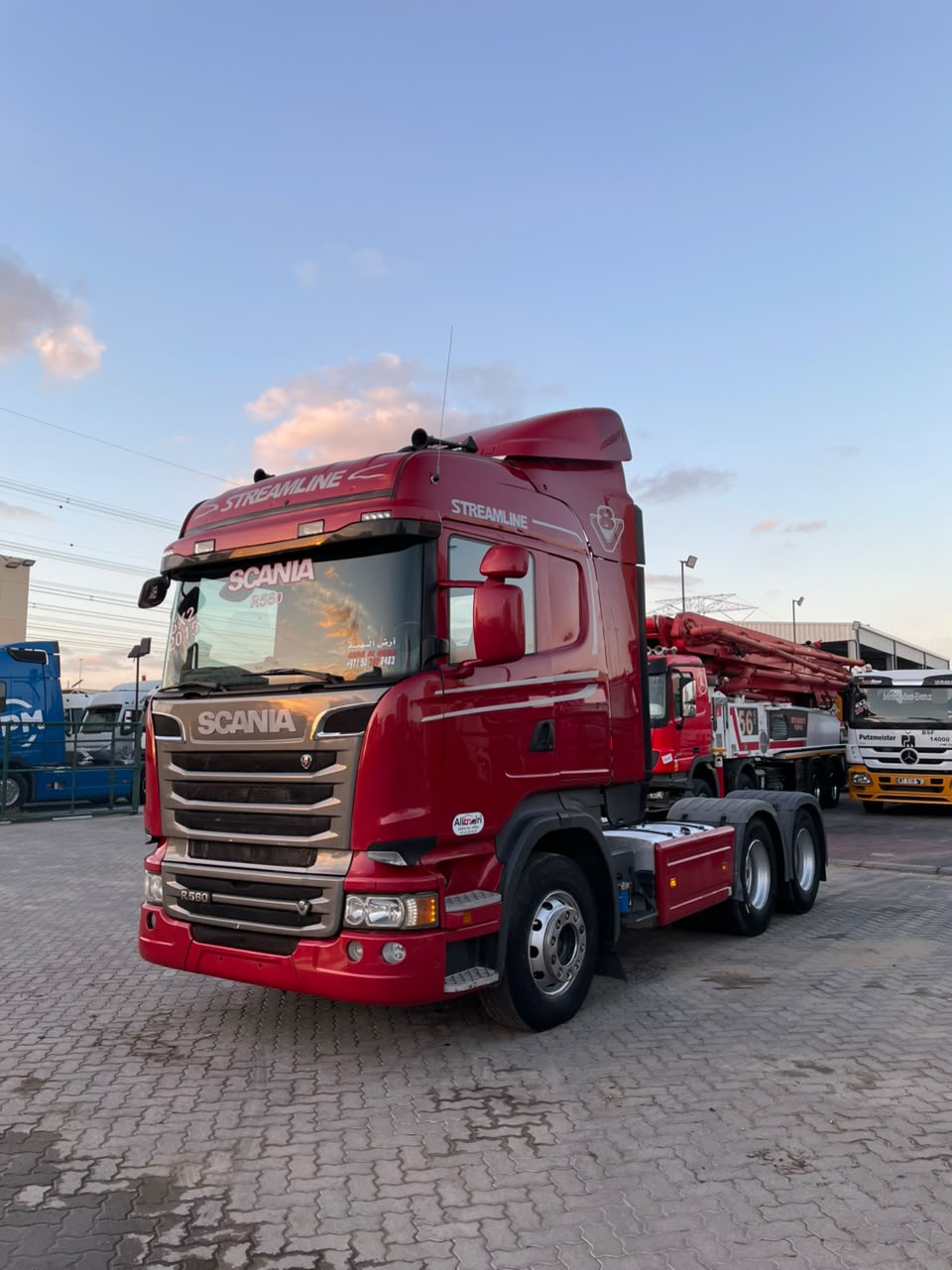 Red Scania R560 V8 Streamline tractor head